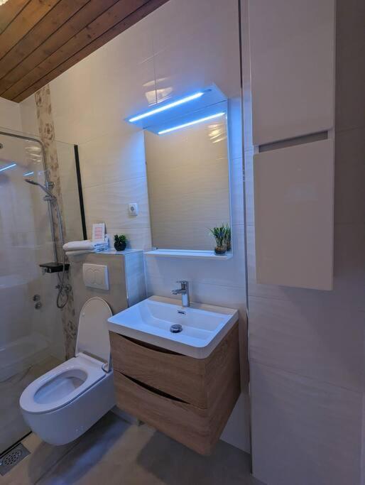 Zeezicht Appartement 50M From Beach Srima Luaran gambar