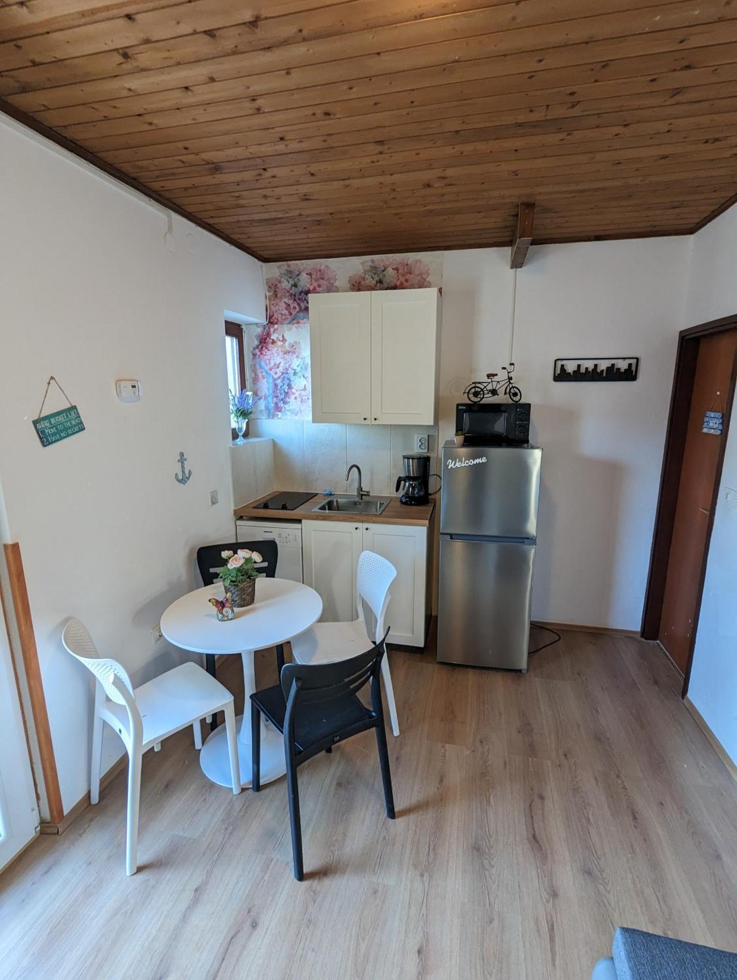 Zeezicht Appartement 50M From Beach Srima Luaran gambar